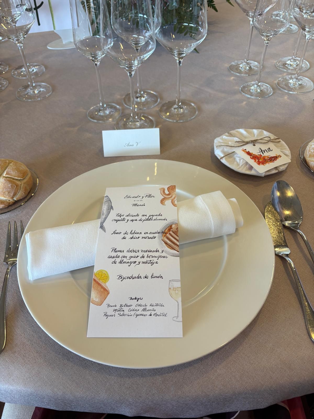 Un menú con las imágenes del banquete